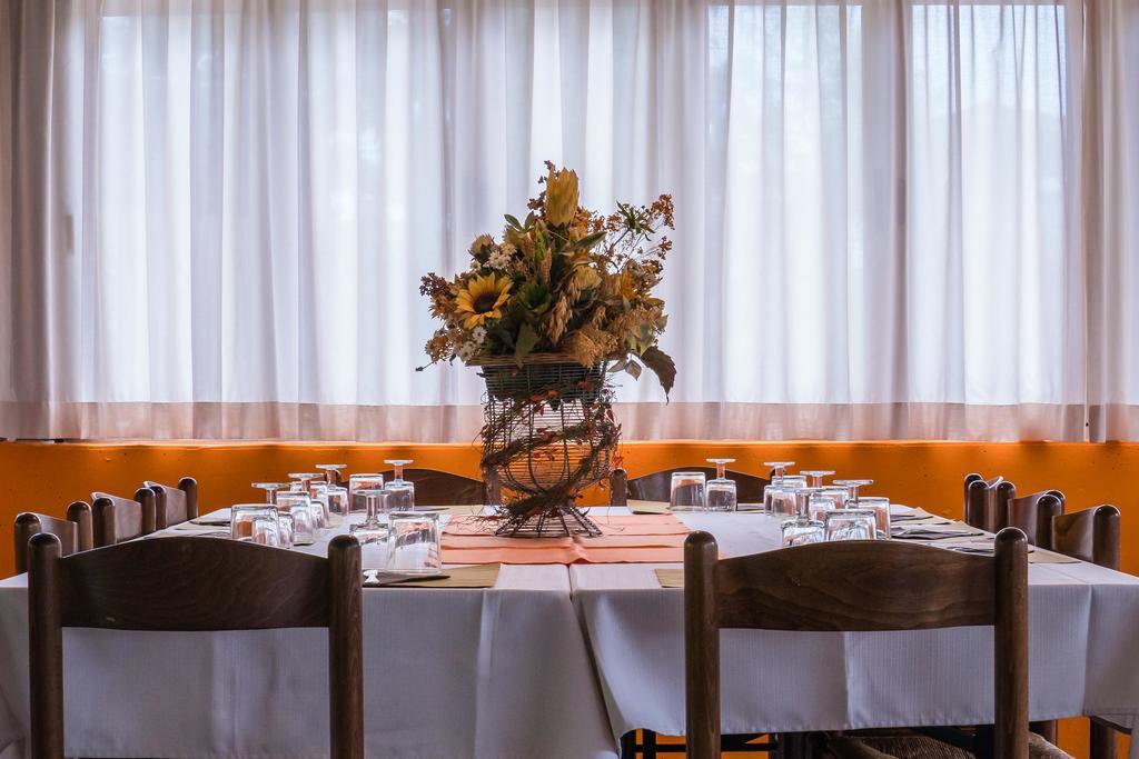 Ristorante Albergo Al Donatore Teor Exterior photo